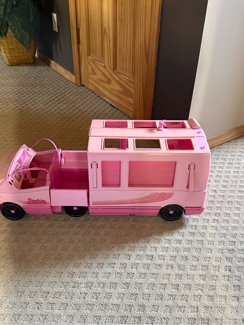 Vintage Barbie Pink Motorhome RV Camper Van Toy - Picture 4 of 5